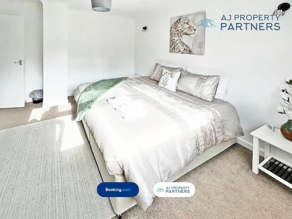 Premium Deal L Hill View Home L Last-Minute Offer L Cheltenham L Aj Properties L Perfect For Short Or Long Stays L 4Beds 4Bedrooms 외부 사진